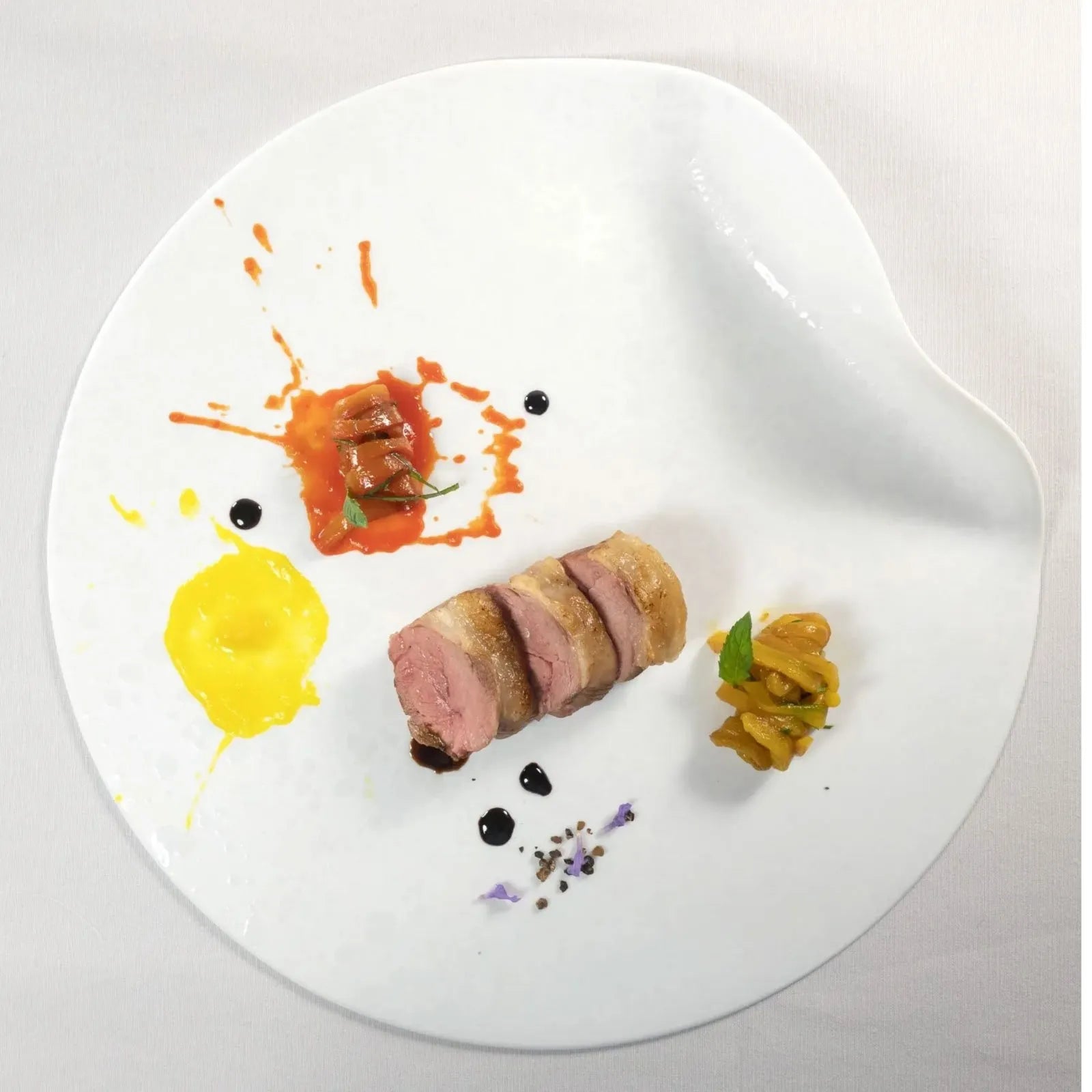 LAMB LOIN WITH CHAR-GRILLED CAPSICUM AND LAVENDER FLOWERS - Elisir